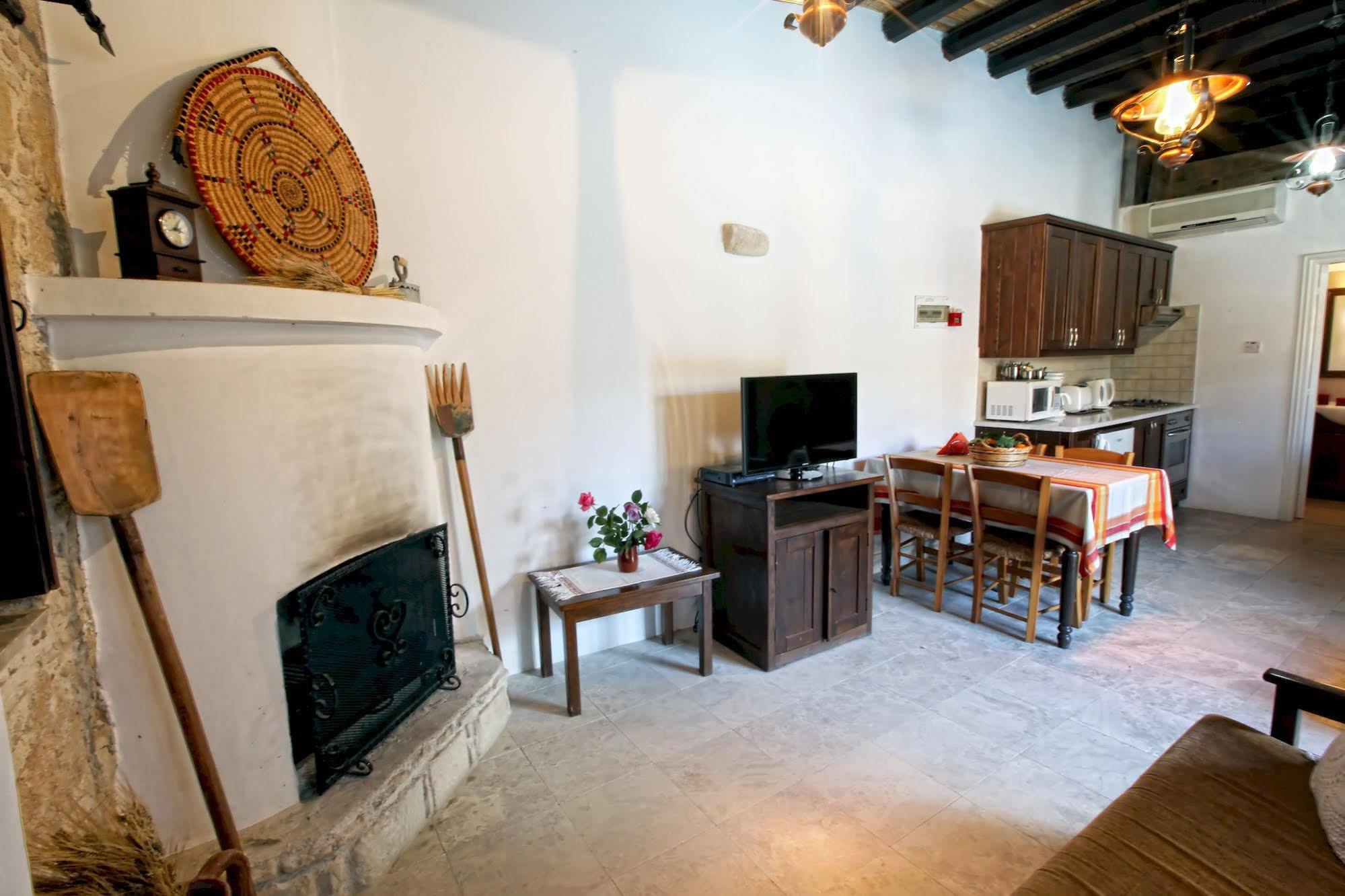 Leonidas Village Houses Goudhi ภายนอก รูปภาพ