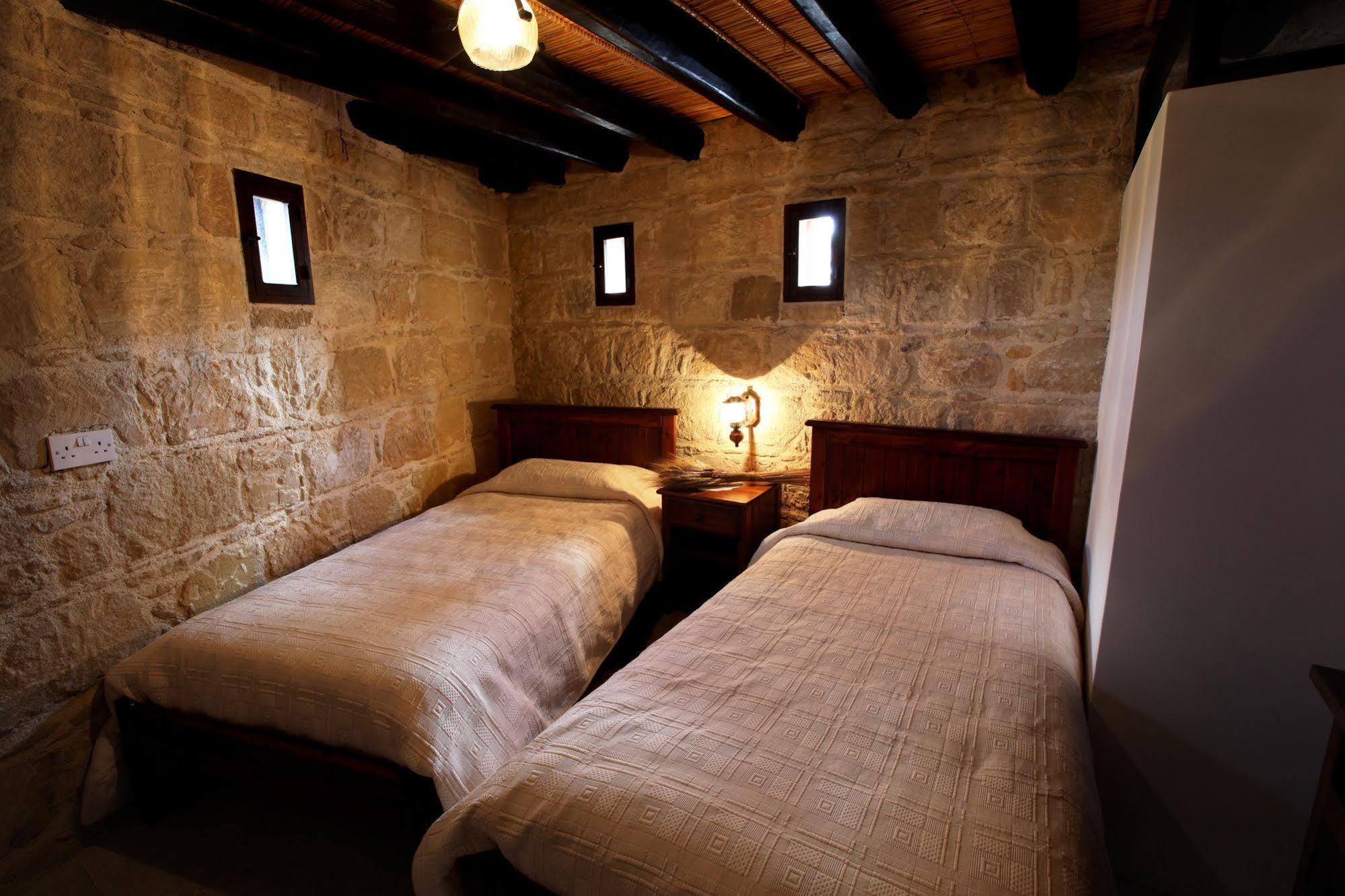 Leonidas Village Houses Goudhi ภายนอก รูปภาพ