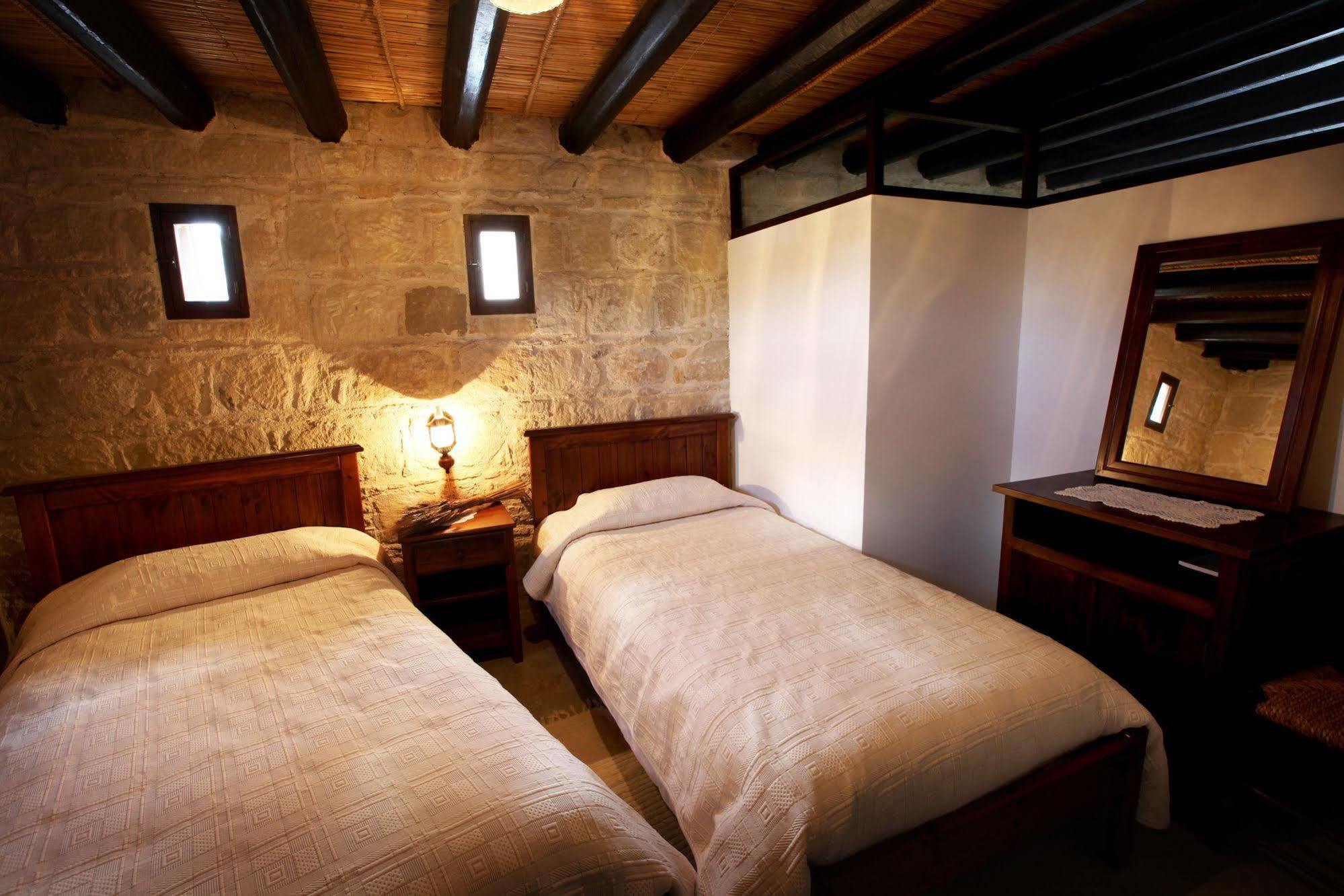 Leonidas Village Houses Goudhi ภายนอก รูปภาพ